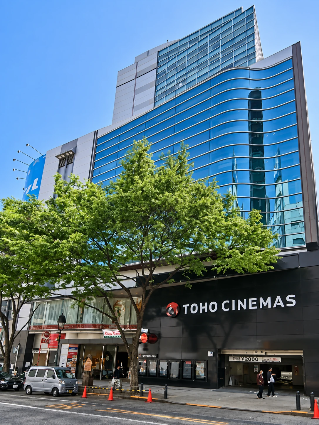 渋東シネタワーの外観写真をもとにAIで補正した画像